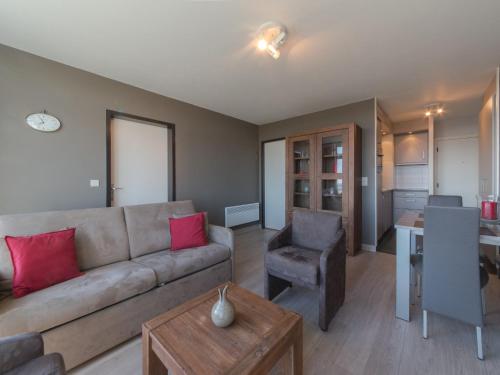 een woonkamer met een bank en een tafel bij Apartment Residentie Astrid-9 by Interhome in Bredene