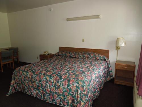 Postel nebo postele na pokoji v ubytování Lees Motel