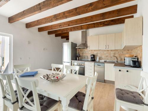 Køkken eller tekøkken på Holiday Home Vista del Mar 1 by Interhome