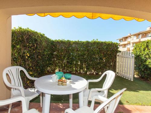 Apartment Tamarius by Interhome