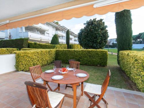 Vonkajšia záhrada v ubytovaní Apartment GreenMar B Down-bajo acceso piscina-Pool by Interhome