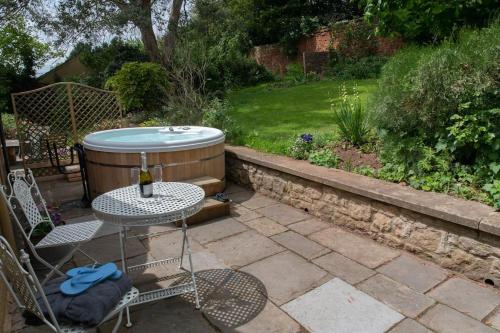 Loft Apartment nr Bath & Bristol with hot tub photo 6