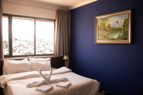 เตียงในห้องที่ Haifa Tower Hotel - מלון מגדל חיפה