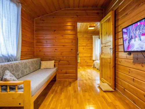TV a/nebo společenská místnost v ubytování Holiday Home Lahdeke by Interhome