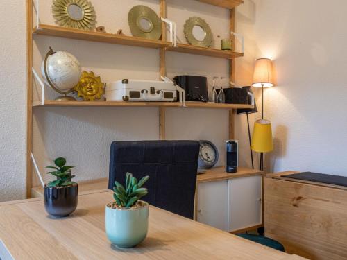 Køkken eller tekøkken på Apartment Les Normandières-23 by Interhome