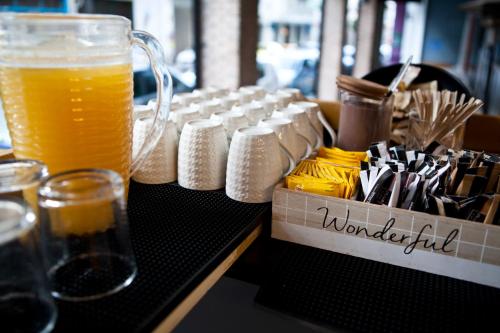a table with a glass of beer and a box of food at Athens Studios in Athens