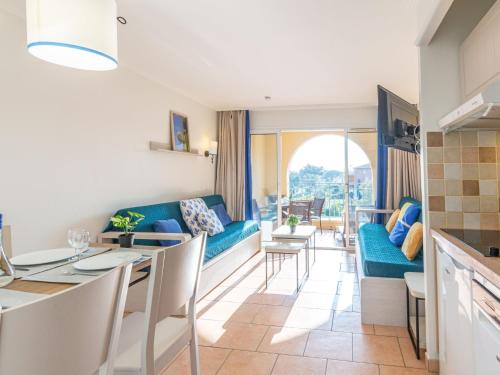 Istumisnurk majutusasutuses Apartment Les Calanques Spa Thalassothérapie-5 by Interhome