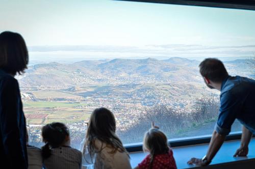 a group of people sitting in front of a large window at Best Western Plus Hôtel Gergovie in Pérignat-lès-Sarliève