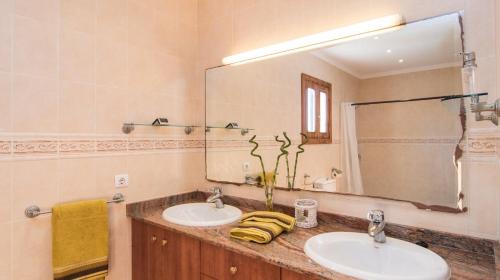 Koupelna v ubytování Sa Gravera de Sa Barrala