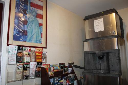 a room with a statue of liberty on the wall and a refrigerator at Liberty Inn Absecon Atlantic City in Galloway