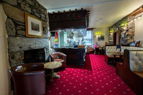 Lounge nebo bar v ubytování Grapes Hotel, Bar & Restaurant Snowdonia Nr Zip World