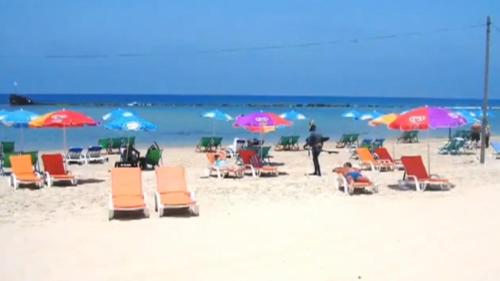 Ein Strand an oder in der Nähe des Aparthotels