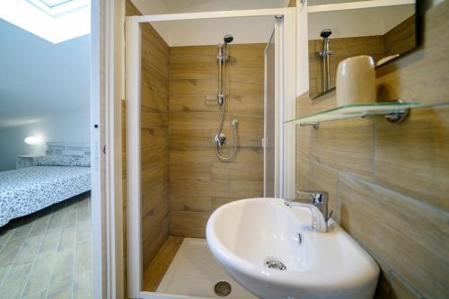 a bathroom with a shower with a sink and a shower at Le Voyageur Cilento in Vibonati