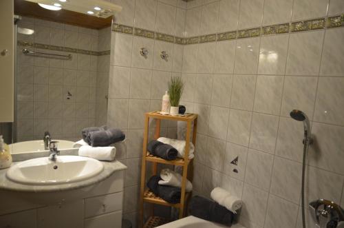 Ванная комната в Ferienwohnungen Sunshine Stumm