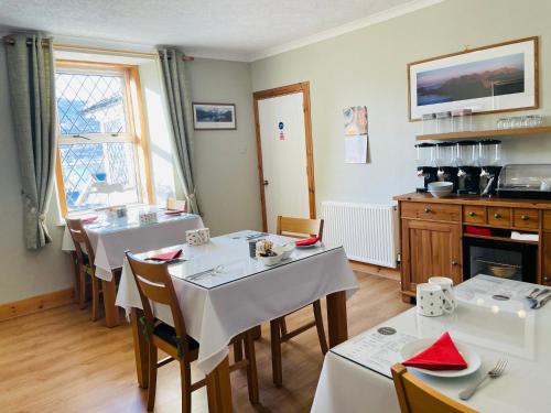 Kuchyň nebo kuchyňský kout v ubytování Whinburn Guest House
