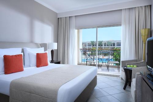 Ένα ή περισσότερα κρεβάτια σε δωμάτιο στο JAZ Mirabel Resort