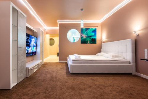 Кровать или кровати в номере Royal De Luxe Apartment