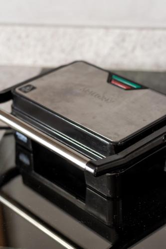 a cell phone sitting on top of a toaster oven at 360 Suítes Sé in Sao Paulo