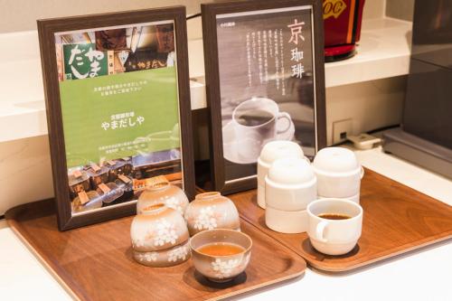 Принадлежности для чая и кофе в Sotetsu Fresa Inn Kyoto-Kiyomizu Gojo