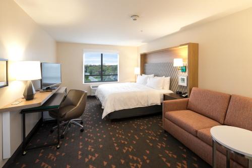 Gallery image of Holiday Inn & Suites Detroit - Troy, an IHG Hotel in Troy