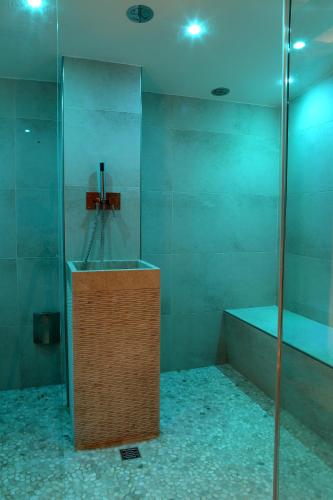 Ein Badezimmer in der Unterkunft Riviera Mare Beach Life Hotel
