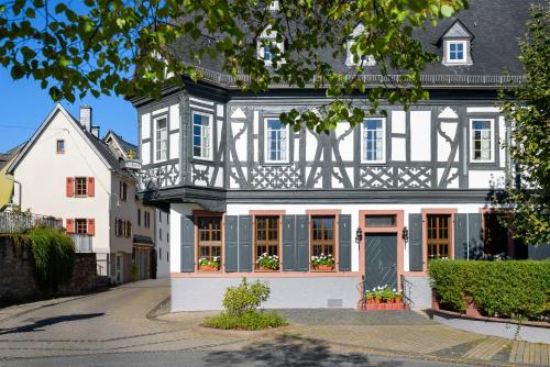 a white house with a black and white facade at Krone Martinsthal in Eltville