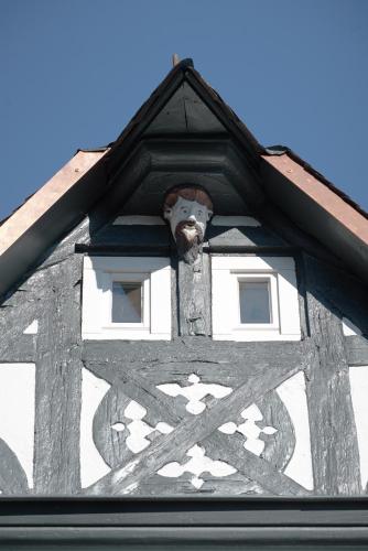 a building with a birdhouse on top of it at Krone Martinsthal in Eltville