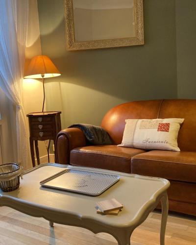 a living room with a couch and a coffee table at La maison Virginie 1 à 2 pers charmant central-parking gratuit- linge- fibre- proximité port lac canal piscine in Montargis