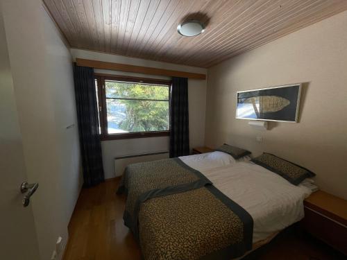 a small bedroom with a bed and a window at Imatra Kylpyla Spa Entire Apartment in Imatra