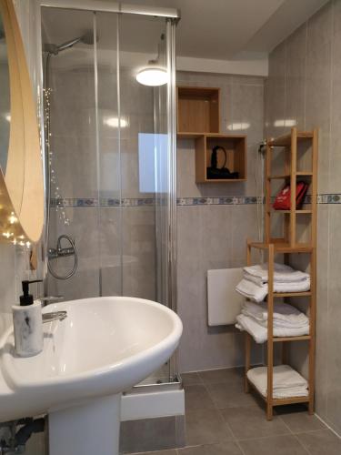 A bathroom at Iturri Apartment Old Town
