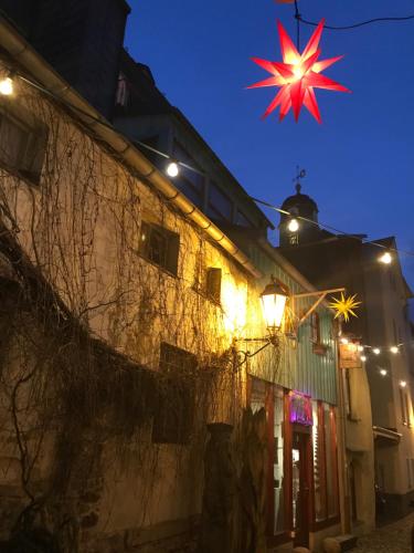 a building with a star on top of it at night at Neue Unterkunft mit Kamin im Erzgebirge - SZB in Neuanbau