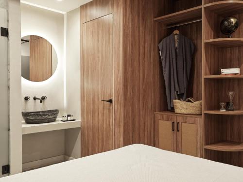 Posteľ alebo postele v izbe v ubytovaní Athens City View Urban Suites