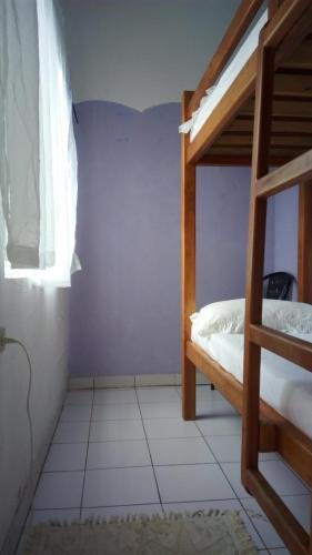 Postel nebo postele na pokoji v ubytování Moves Rasta Cottage