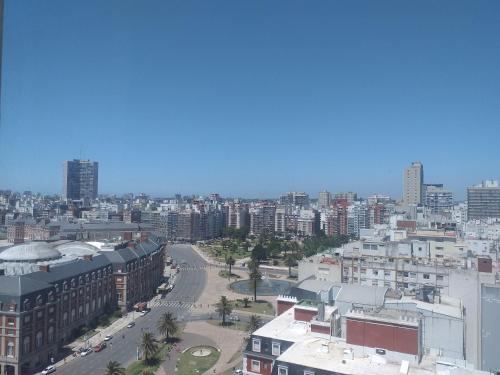 una vista aérea de una ciudad con edificios en monoambiente Bristol Center II en Mar del Plata