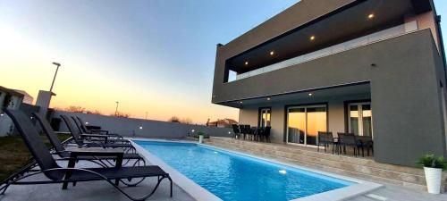 Villa Tia with heated pool & jacuzzi