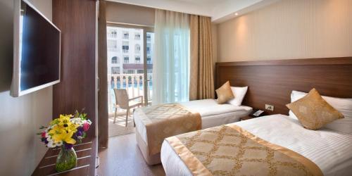 Ένα ή περισσότερα κρεβάτια σε δωμάτιο στο Oz Hotels Side Premium