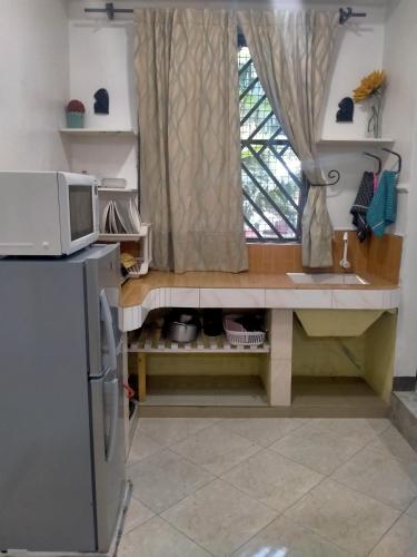 Cuisine ou kitchenette dans l'établissement BabaJay Family Home