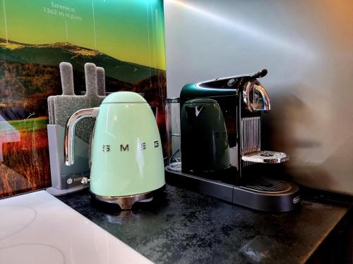 Kemudahan buat kopi dan teh di Apartament Jelonek