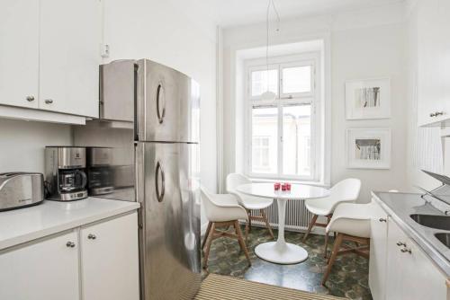 Gallery image of Elegant and light 3 room apartment in SoFo 97sqm in Stockholm