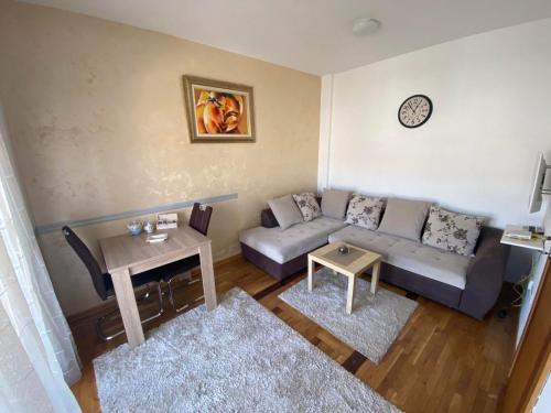 Ruang duduk di Apartman Bojanic