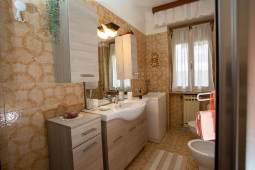 Et badeværelse på Casa Vacanze Heidi vista lago