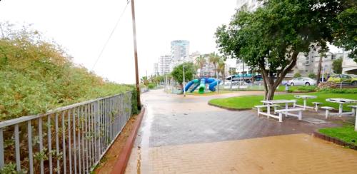 Ο χώρος παιχνιδιού για παιδιά στο 612 apartment on the beach