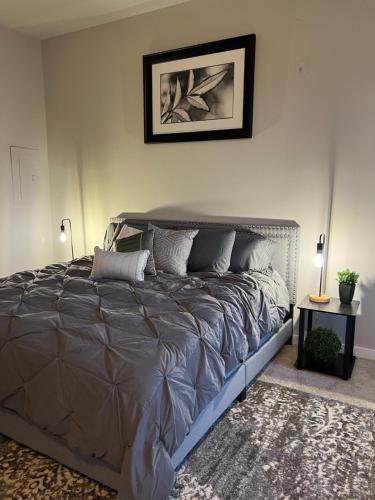 a bedroom with a bed and a picture on the wall at Uptown Townhouse Studio Apartment -WiFi-10 min walk to Spectrum Center in Charlotte