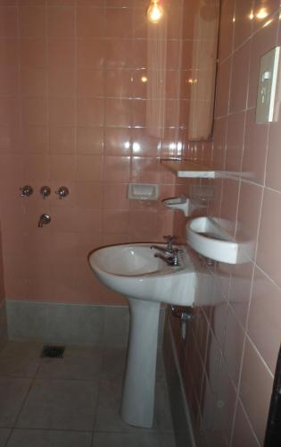a bathroom with a sink and a mirror at EMPERATRIZ HOTEL familiar in Santa Fe