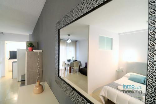 Postel nebo postele na pokoji v ubytování Loft Alboran Salou, climatizado, piscina y wifi