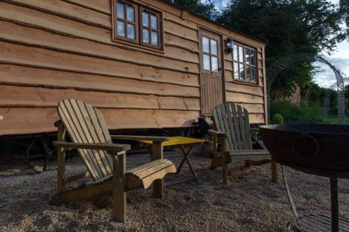 Luxury, rural Shepherds Hut with hot tub nr Bath photo 14