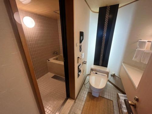Ένα μπάνιο στο Jasmac Plaza Hotel