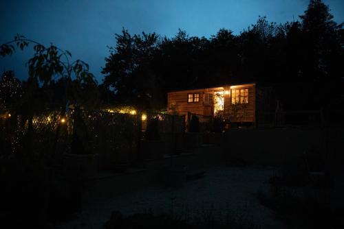Luxury, rural Shepherds Hut with hot tub nr Bath photo 23
