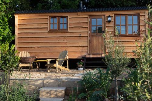 Luxury, rural Shepherds Hut with hot tub nr Bath photo 9