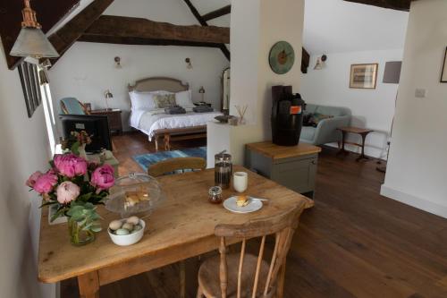 Loft Apartment nr Bath & Bristol with hot tub photo 5
